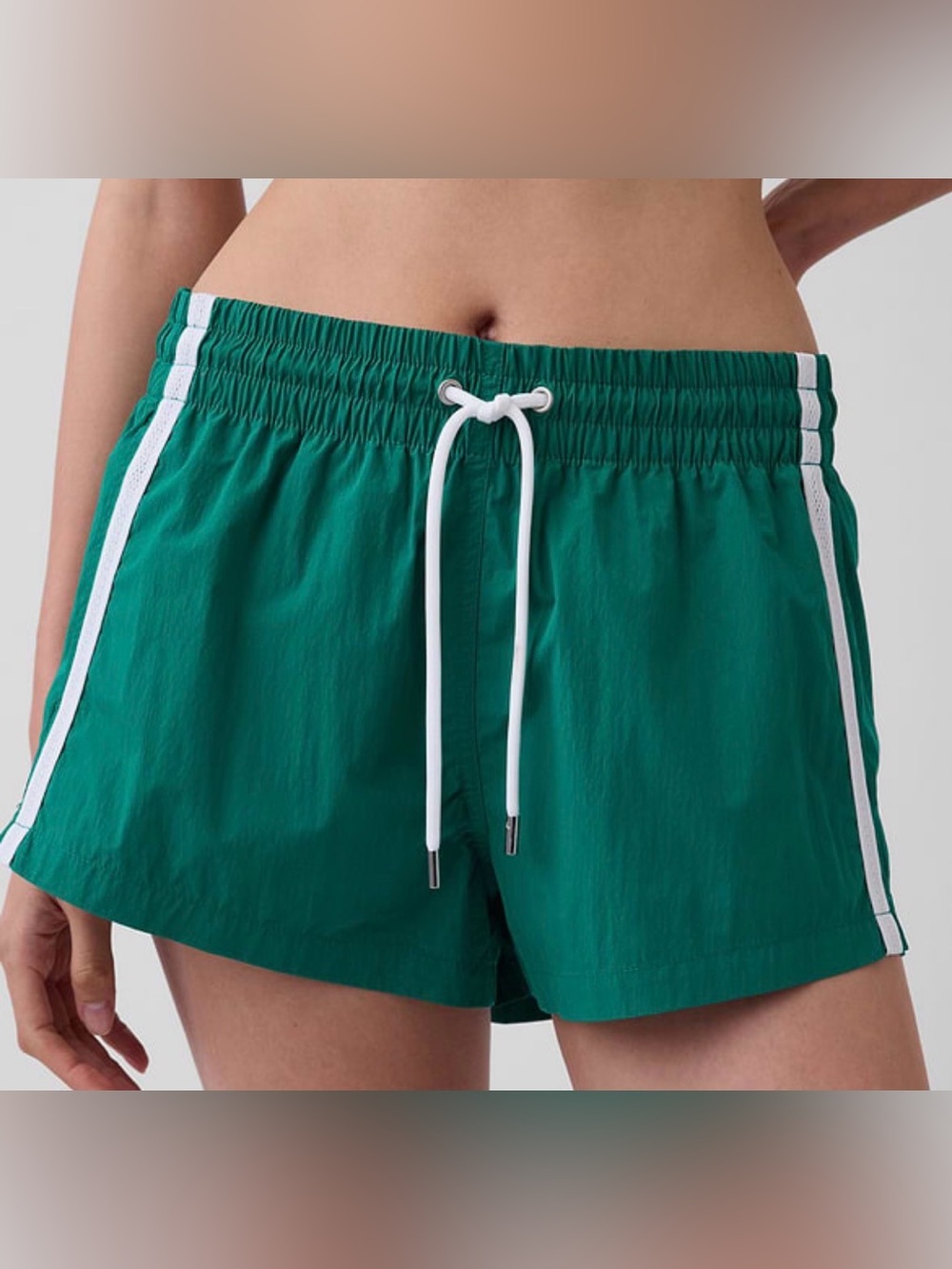 GAP 2.5” Track Shorts Green/White small